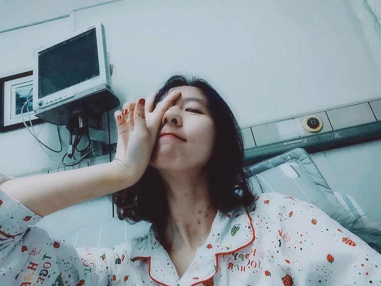 一个打耳洞都怕疼的浙江姑娘，为同学挡了8刀……