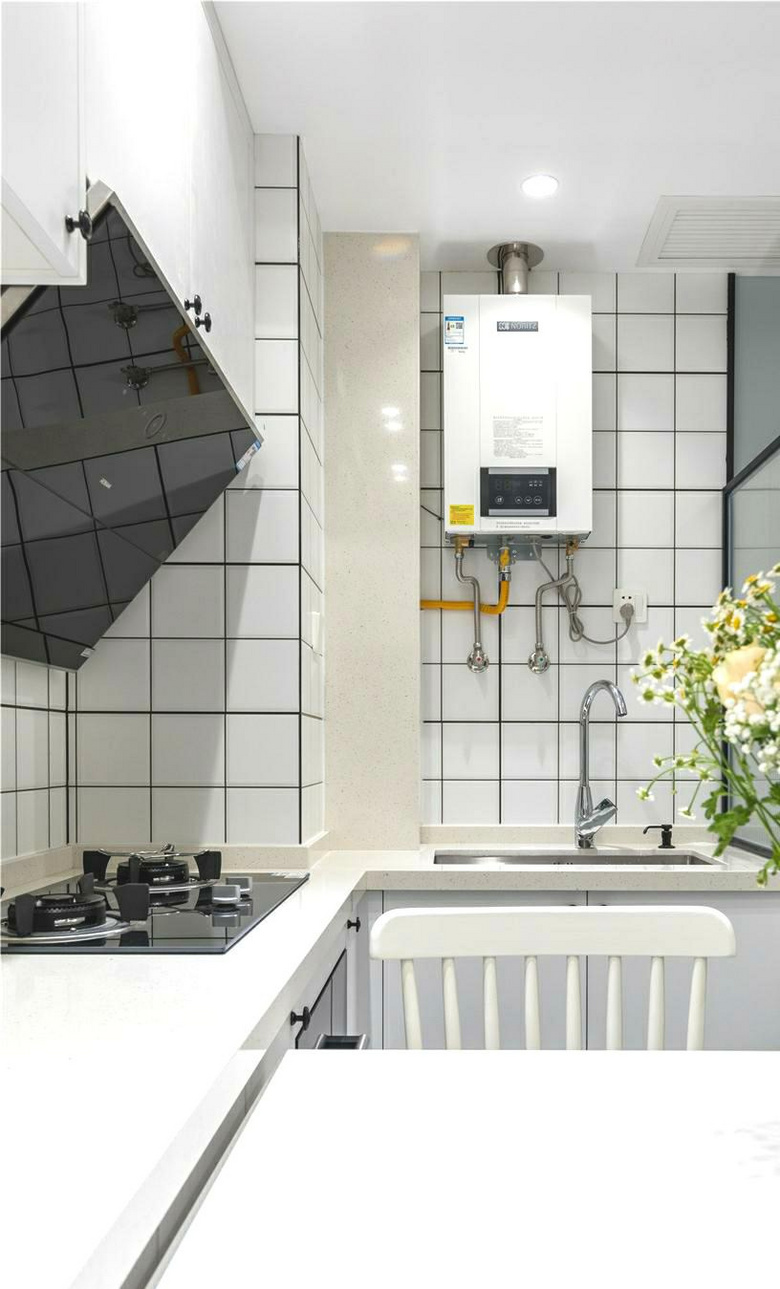 �Ϸ����ģ�60�O�ִ���������ɫ����