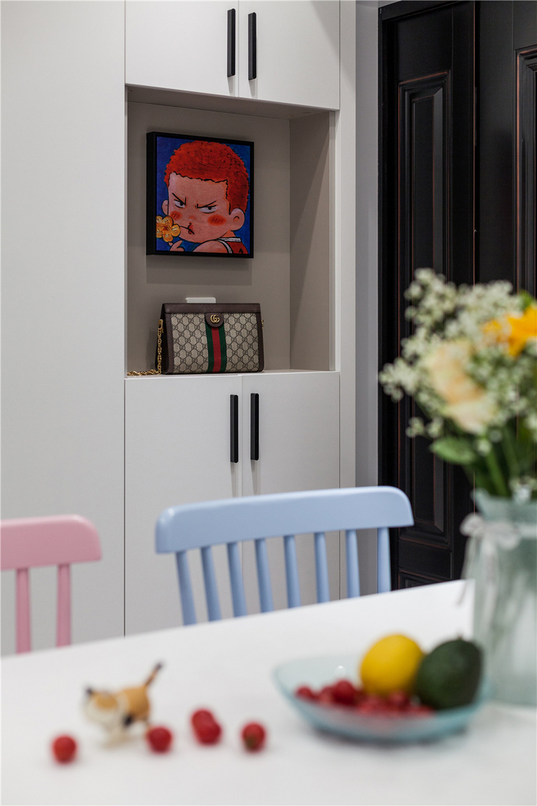 �Ϸ����ģ�60�O�ִ���������ɫ����