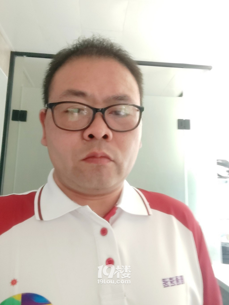 今年換了一份新的工作，功夫也這么漂亮，工作環(huán)境也好電話客服。