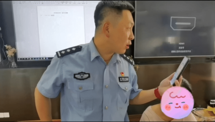 姑娘独自开了一个包厢，浙江老板上楼一看，马上报警！