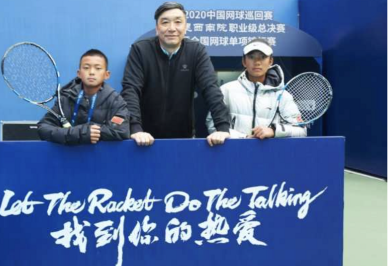 40多岁的中年男人输给了12岁孩子！背篓网球少年王发背后有什么