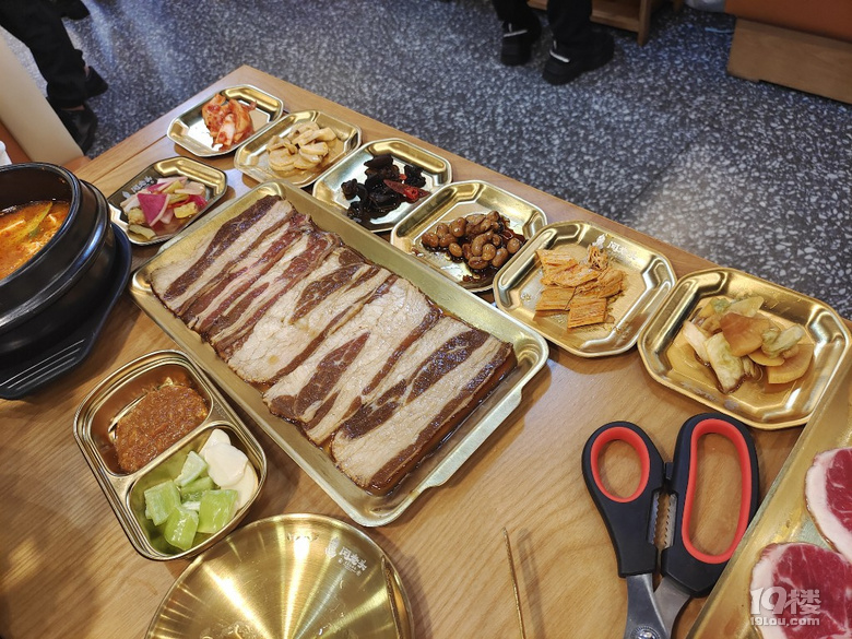 探店「聞老頭·菊花炭烤肉(文一路店)」