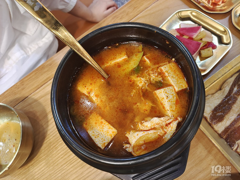 探店「聞老頭·菊花炭烤肉(文一路店)」