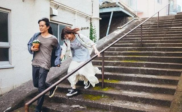 用光與影講述疫情時(shí)代下的愛(ài)情故事