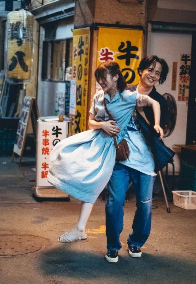 用光與影講述疫情時(shí)代下的愛(ài)情故事