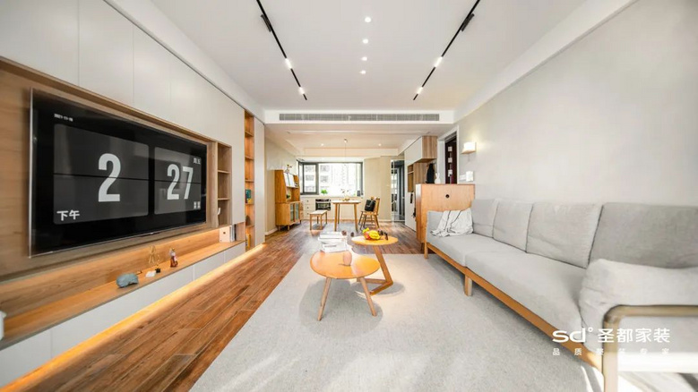 155㎡干净到极致的原木极简风,这才是宝藏