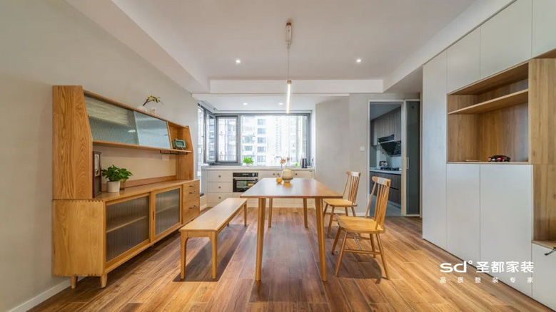 155㎡干净到极致的原木极简风,这才是宝藏