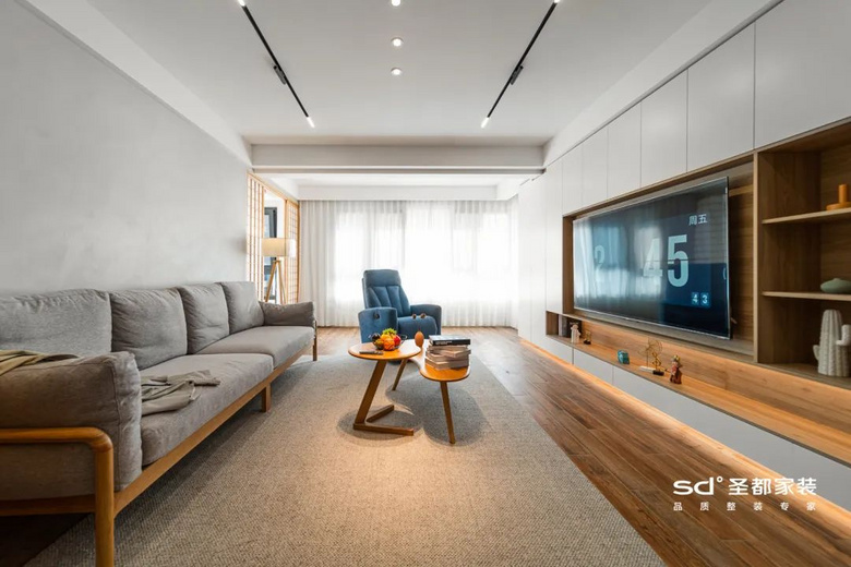 155㎡干净到极致的原木极简风,这才是宝藏