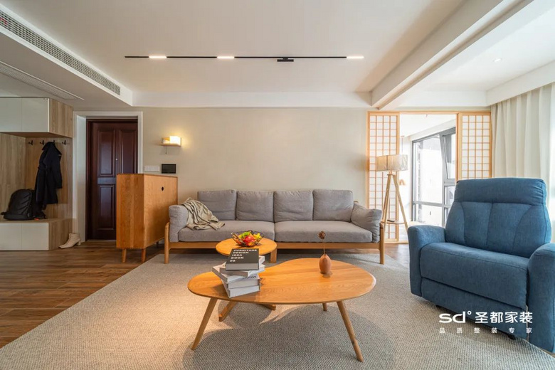 155㎡干净到极致的原木极简风,这才是宝藏