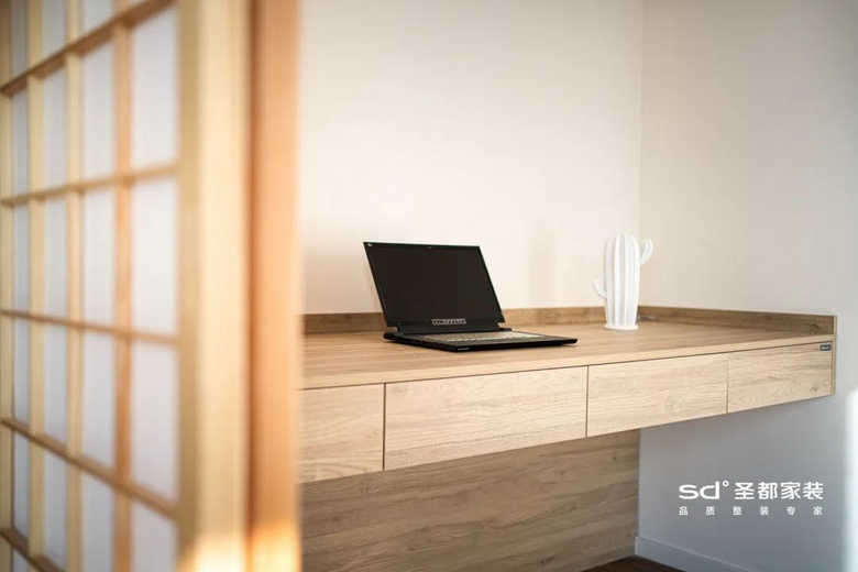 155㎡干净到极致的原木极简风,这才是宝藏