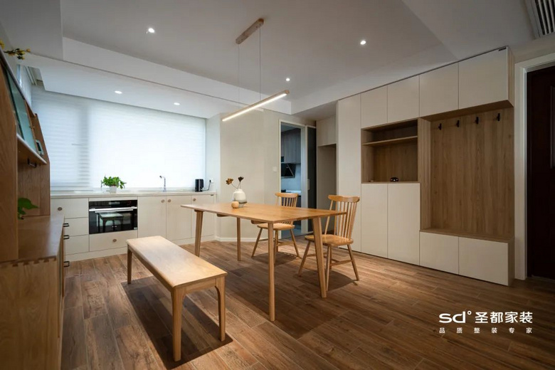 155㎡干净到极致的原木极简风,这才是宝藏