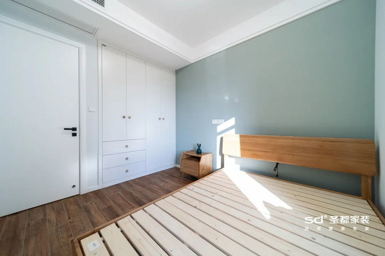 155㎡干净到极致的原木极简风,这才是宝藏