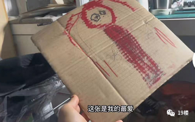 父亲“抄袭”4岁女儿的画，作品大卖！网友：父承子业