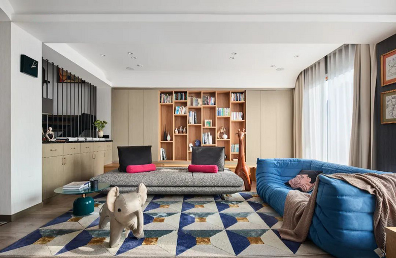 ��һ���̺�����������ݵ���ֵ��