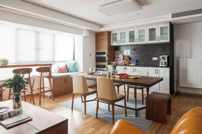 ��һ���̺�����������ݵ���ֵ��