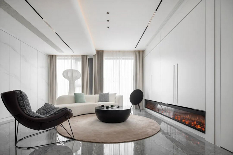 ��һ���̺�����������ݵ���ֵ��