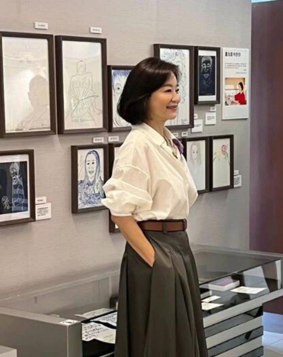 林青霞23岁庆生旧照曝光，温婉端庄笑容甜美