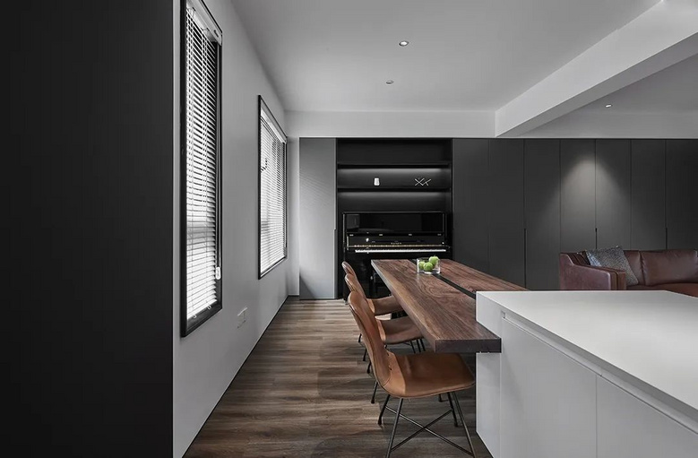 �ڰ׻ҵļ�����װ���߼�����̫�и���ˣ�