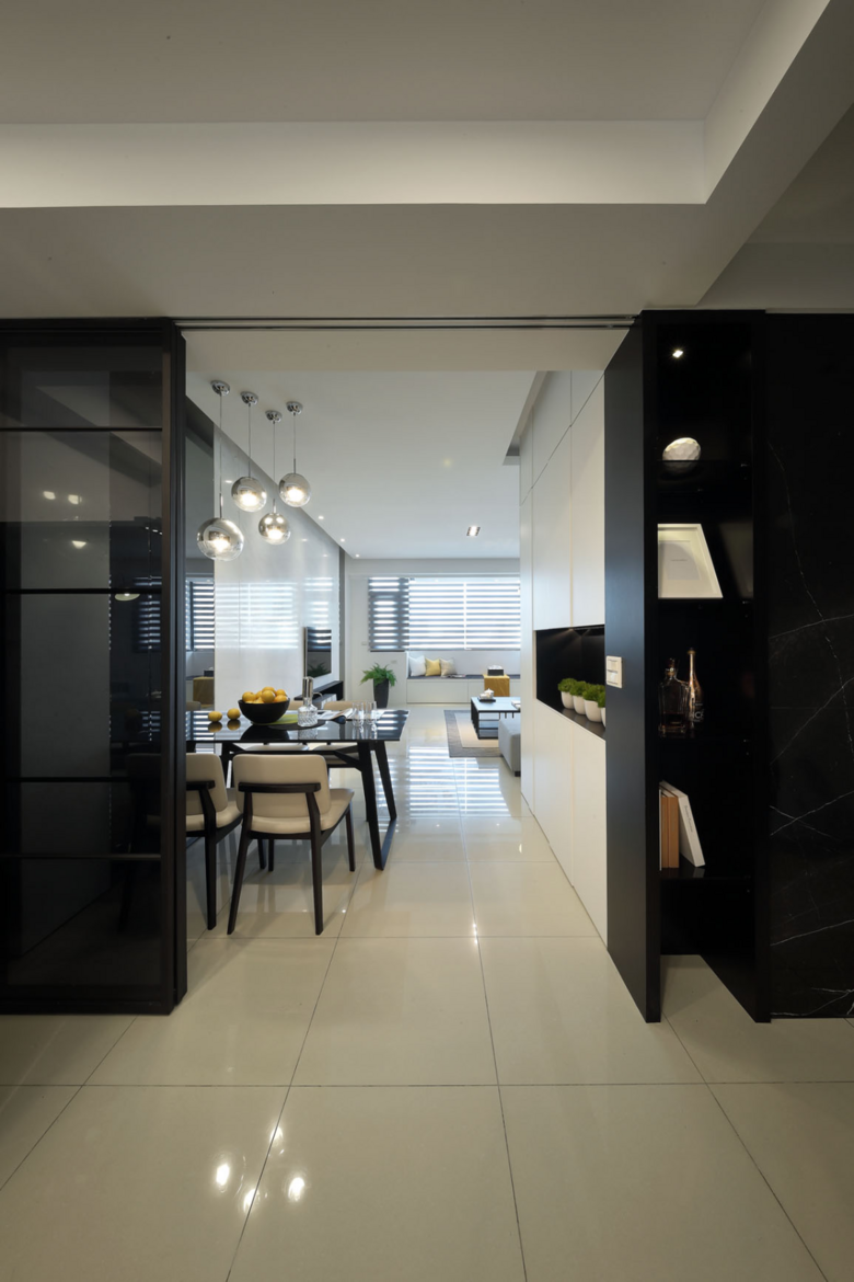 �Ҿ�װ�ޣ�ɫ������Щ������