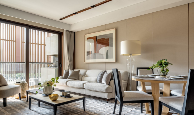 �Ҿ�װ�ޣ�ɫ������Щ������