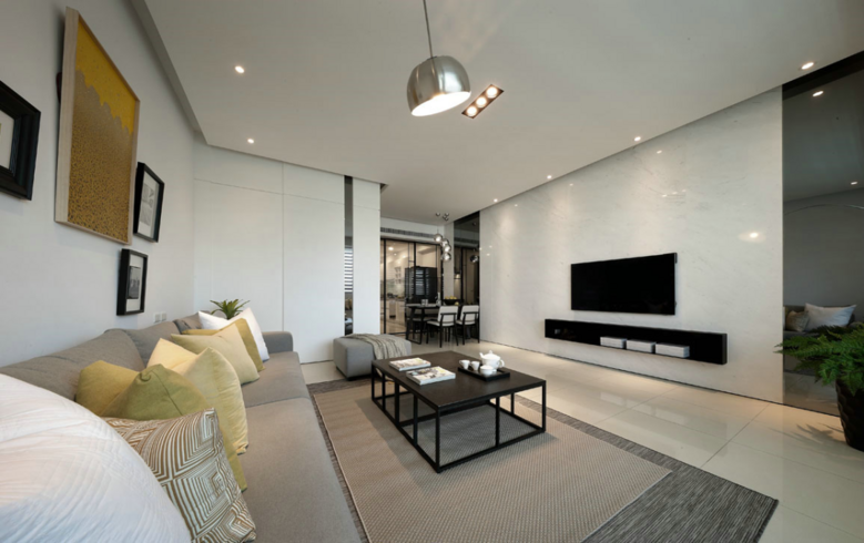 �Ҿ�װ�ޣ�ɫ������Щ������