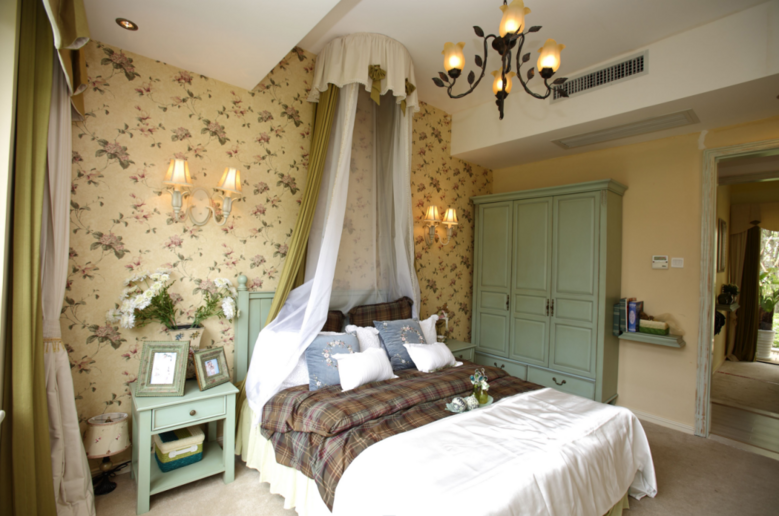 �Ҿ�װ�ޣ�ɫ������Щ������