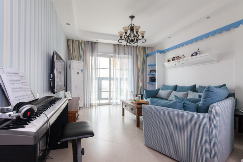 �Ҿ�װ�ޣ�ɫ������Щ������