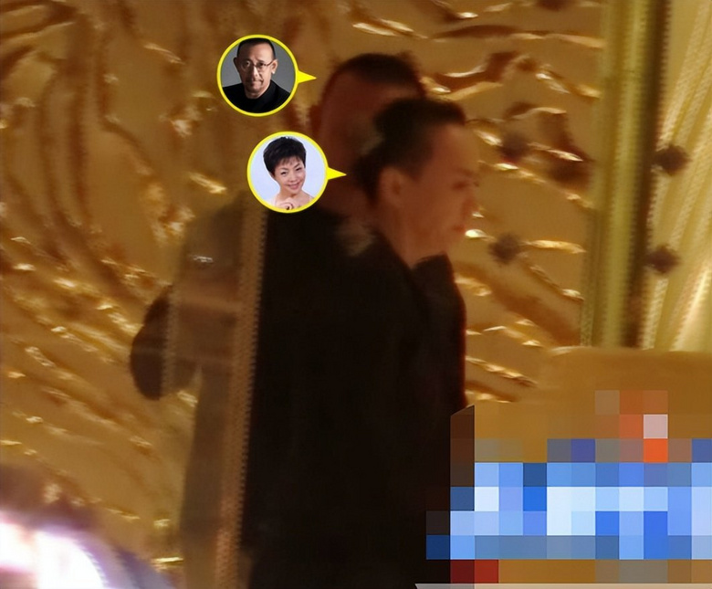 宋丹丹夫妇和姜文深夜聚餐！大厅内亲密拥抱感情好，姜文身材魁梧