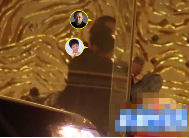 宋丹丹夫妇和姜文深夜聚餐！大厅内亲密拥抱感情好，姜文身材魁梧