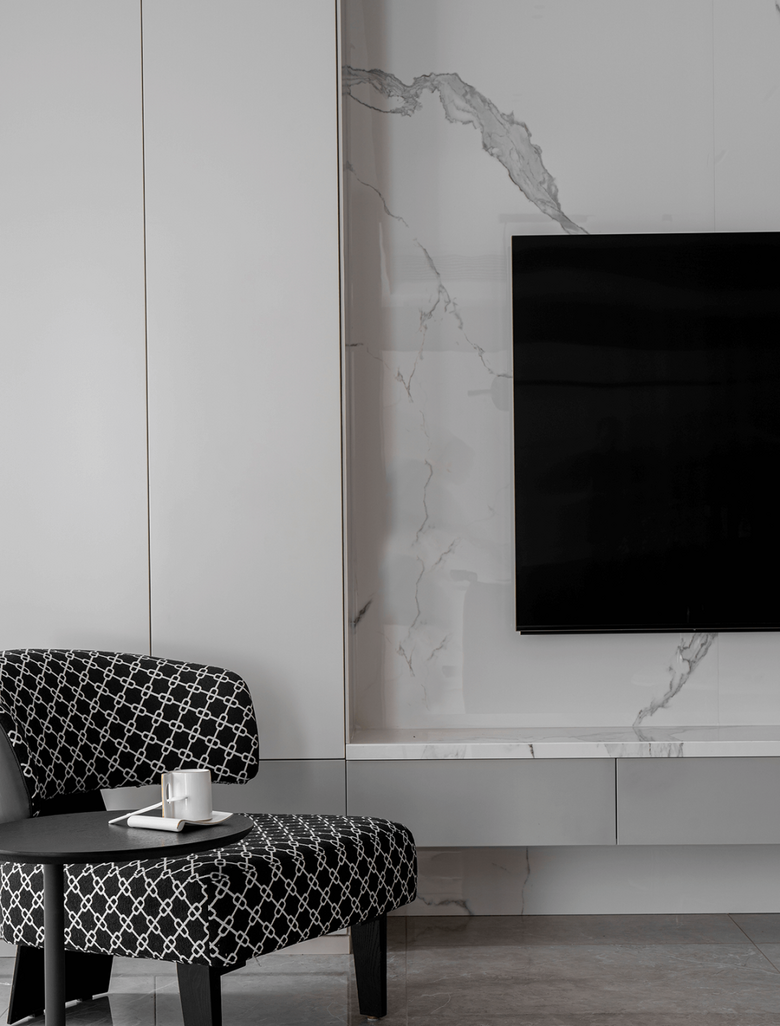 ���ӱ���ǽ����������ƣ�˲�������������Σ�