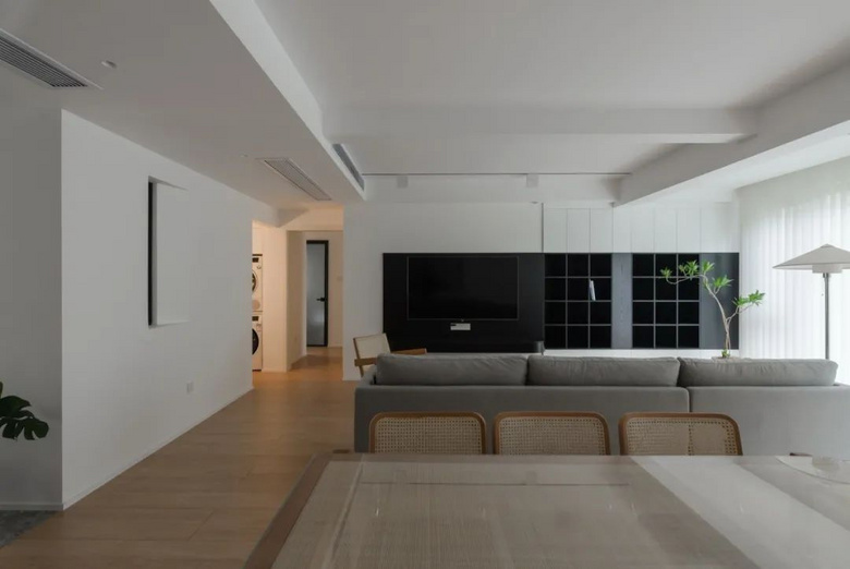 ���ӱ���ǽ����������ƣ�˲�������������Σ�