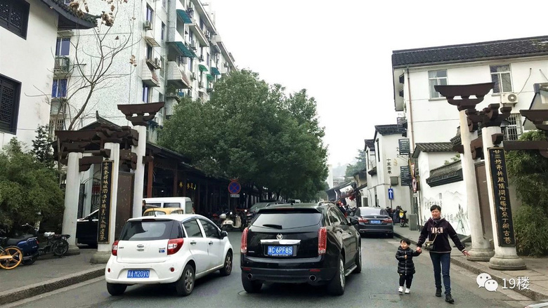 都说这条巷子是“杭州人的食堂”,从头吃到尾