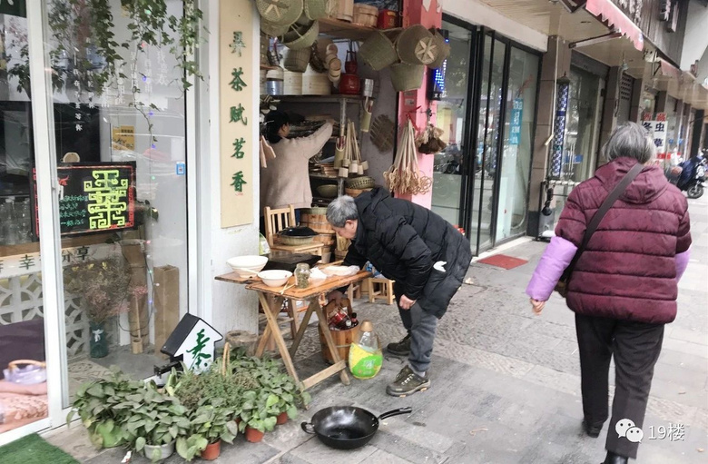 都说这条巷子是“杭州人的食堂”,从头吃到尾