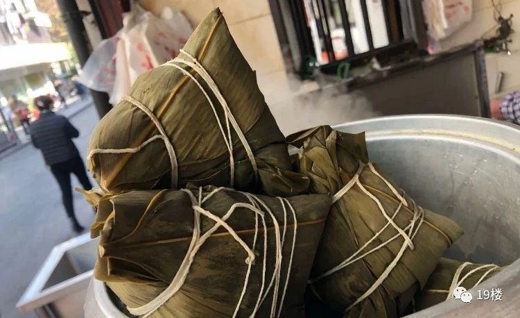 都说这条巷子是“杭州人的食堂”,从头吃到尾