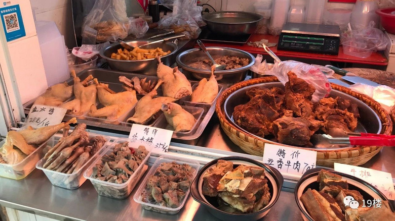 “杭州最后的马路菜场”最近年货供不应求!全长不过200多米