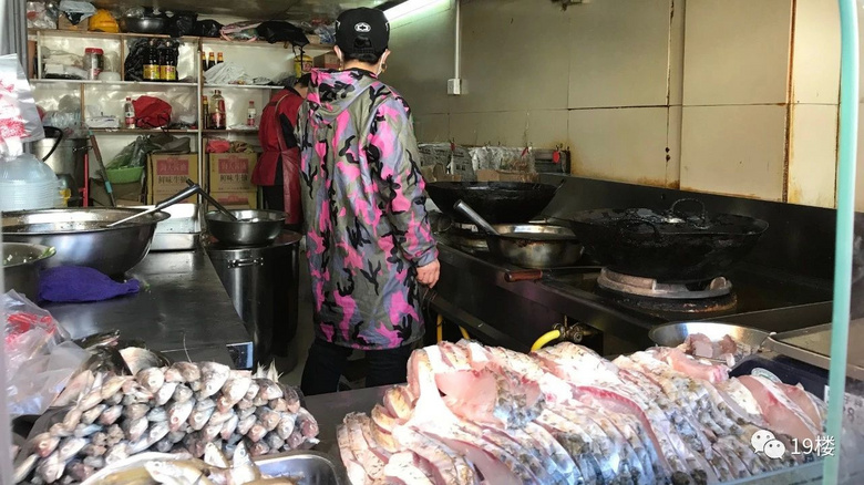 “杭州最后的马路菜场”最近年货供不应求!全长不过200多米