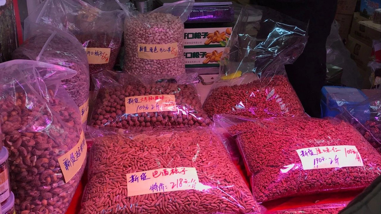“杭州最后的马路菜场”最近年货供不应求!全长不过200多米