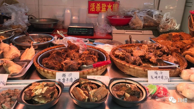 “杭州最后的马路菜场”最近年货供不应求!全长不过200多米
