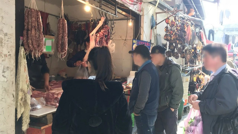 “杭州最后的马路菜场”最近年货供不应求!全长不过200多米