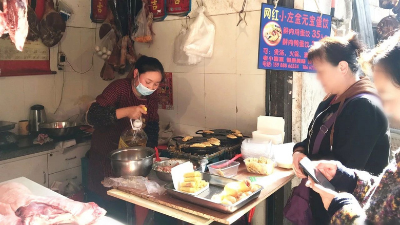 “杭州最后的马路菜场”最近年货供不应求!全长不过200多米