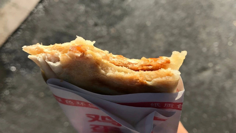 “杭州最后的马路菜场”最近年货供不应求!全长不过200多米