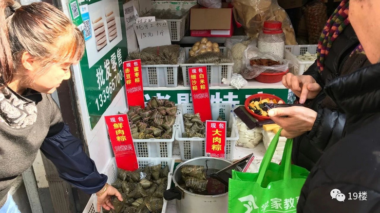“杭州最后的马路菜场”最近年货供不应求!全长不过200多米