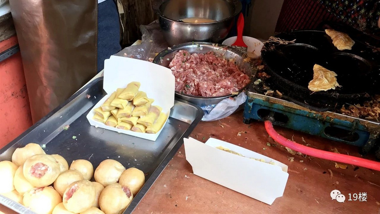 “杭州最后的马路菜场”最近年货供不应求!全长不过200多米