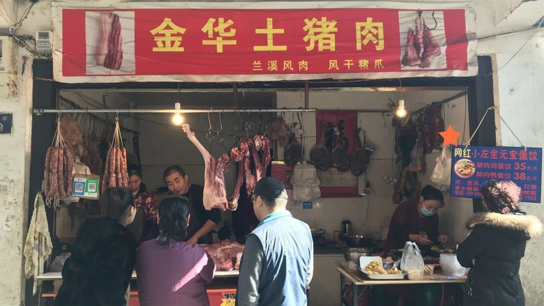 “杭州最后的马路菜场”最近年货供不应求！全长不过200多米
