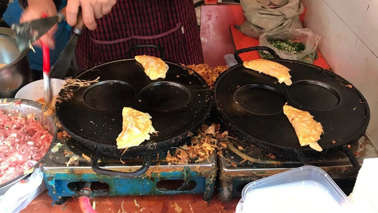 “杭州最后的马路菜场”最近年货供不应求!全长不过200多米