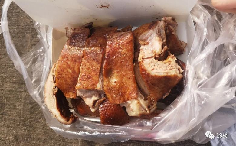 “杭州最后的马路菜场”最近年货供不应求!全长不过200多米