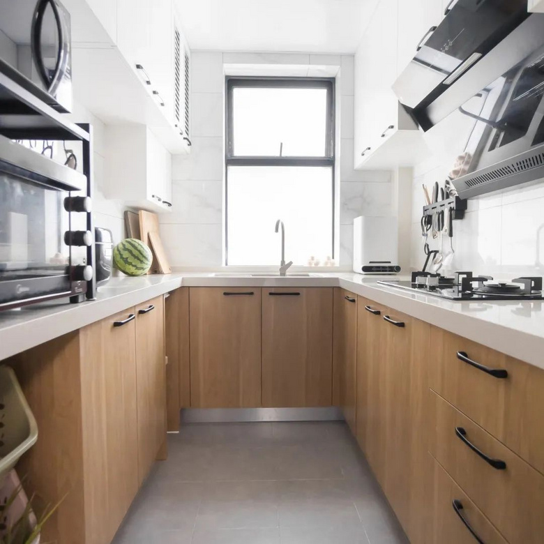 װ�޸ɻ���10��װ�޹������ܽ����30��װ�޾��飬����װ�޲����