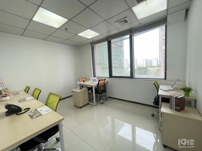 地铁口 精装小面积 2间隔断 附赠家具办公用