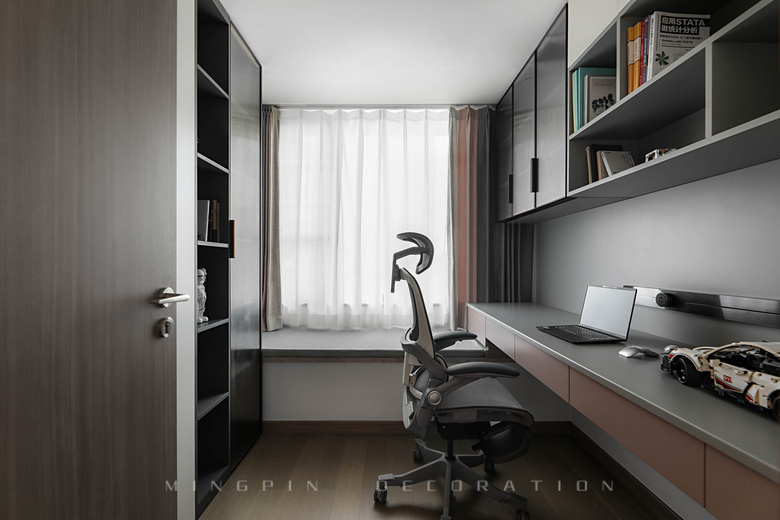 125�O���磬����ɫ����ɳ��������װ��һ���٤��